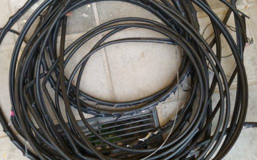 Por robar cables en un yacimiento, dos personas deberán pagar 1500 pesos  cada uno