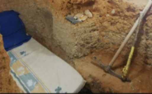 Cavó un pozo durante 6 años y creó una cueva en su patio