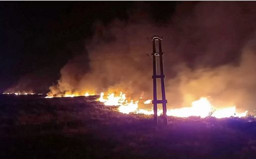 Los aviones hidrantes no pudieron operar por el viento y el incendio continúa activo
