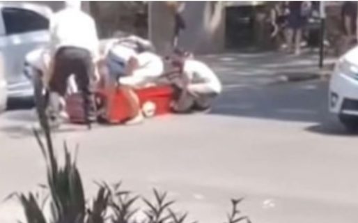 Un coche fúnebre perdió un cajón con un cuerpo y hubo pánico