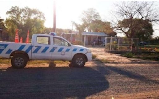 Un hombre se apoyó en una columna y murió electrocutado