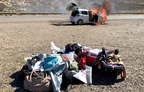 Una familia logró salvarse luego de que su auto se incendiara