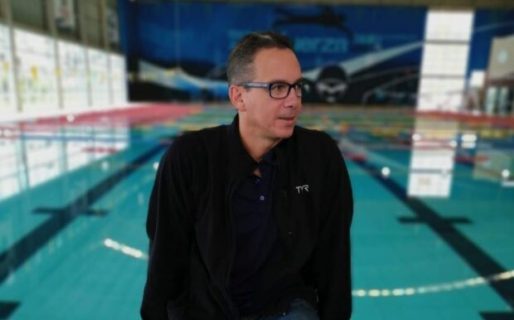 Se viene una capacitación de entrenamiento de natación de alta intensidad