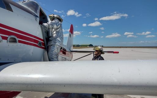Los aviones hidrantes empiezan a operar en el área afectada por el incendio en Puerto Madryn