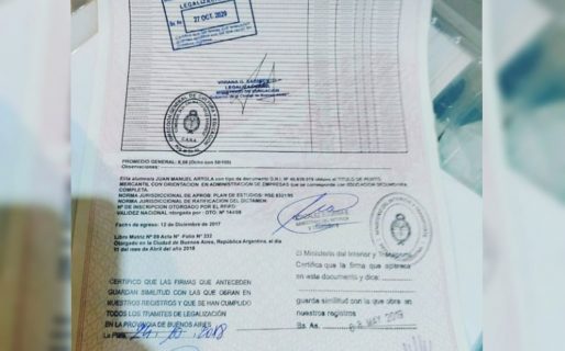 Vendían títulos secundarios falsos por Facebook y fueron descubiertos