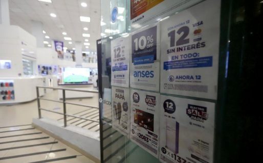 Con inflación acelerada y caída del salario, “Ahora 12” crece un 40% real y sostiene el consumo
