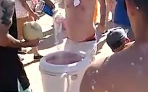 Conectaron un lavarropa a la batería de un auto y crearon el trago del verano