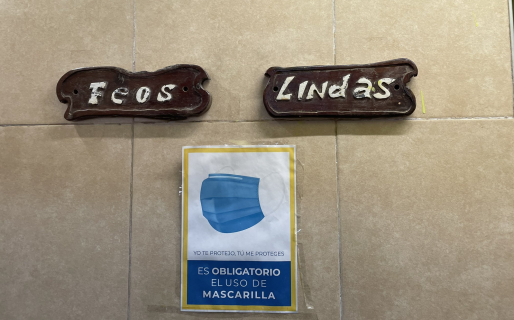 Dos carteles generaron una enorme polémica en las redes: «Son de machirulo»