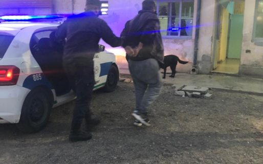 Tres detenidos por el robo a un vehículo