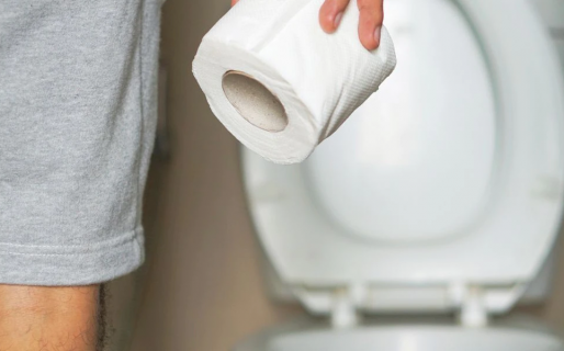 Variante Ómicron: cuál es el nuevo síntoma que se detecta en el baño