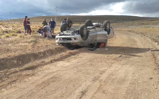 Tres comodorenses volcaron camino a Bariloche y se salvaron por el cinturón de seguridad