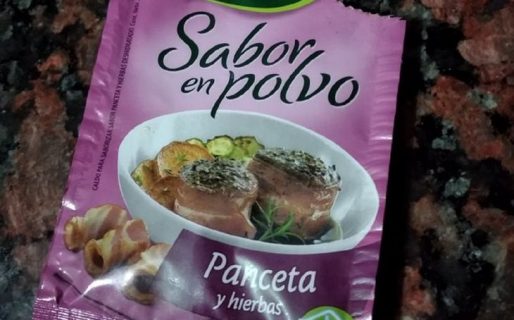 Confundió jugo en polvo con sabor a panceta y su hija lo escrachó