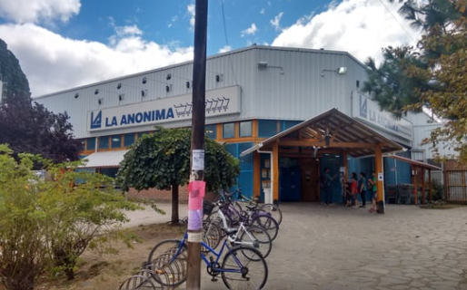 Se fue de vacaciones a la Cordillera, perdió su billetera, y otra comodorense la encontró y se la devolvió