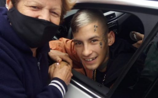 Una abuela se sacó una foto con L-Gante sin saber quién era