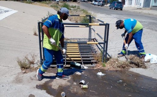 Urbana implementa un plan de limpieza de bocas de tormenta