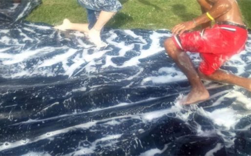 Un adolescente murió mientras jugaba con una lona enjabonada en su cumpleaños