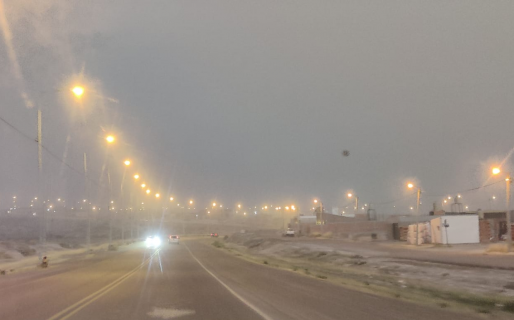 Una espesa nube de polvo y tierra cubrió Comodoro y redujo severamente la visión