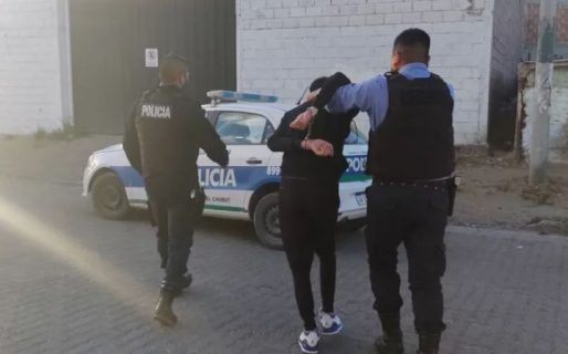 Quiso robar en una rotisería y atacó a golpes al dueño