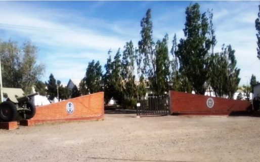 Soldados les prohibieron a vecinos de km. 18 que esperen el colectivo frente a la entrada