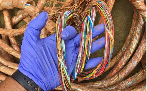 La Policía intervino en un intento de robo de cables de internet en la zona céntrica