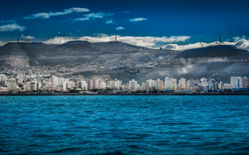La toma inédita de Comodoro entre los cerros y el mar