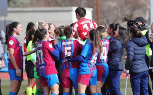 Una jugadora volvió a la actividad tras superar un tumor cerebral: Así celebraron sus rivales