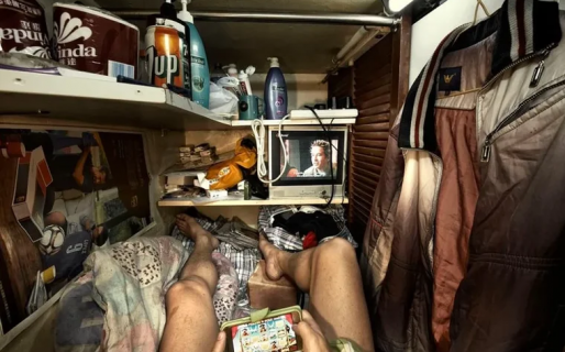 Así es la vivienda-ataúd que habitan más de 200.000 personas en Hong Kong por casi $50.000 pesos argentinos al mes