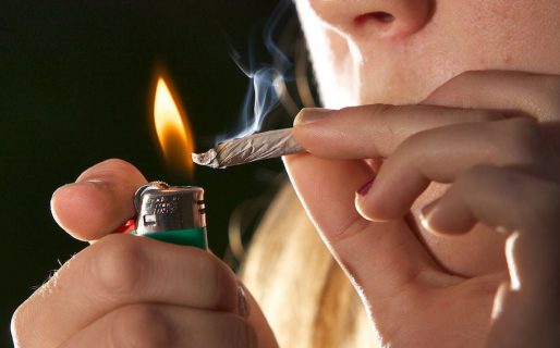 «Le pegó mal» la marihuana y se cortó el pene con tijeras