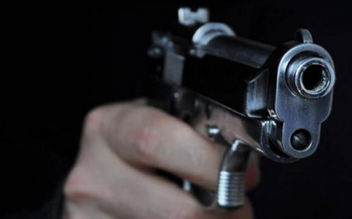 Ni la pistola lo salvó: un menor armado quiso robar pero lo redujeron a trompadas