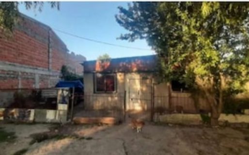 Una mujer descubrió que su pareja abusaba a su hija de 5 años y lo atacó con una tijera