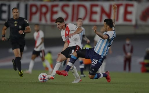 River no pudo sostener la ventaja y Racing le empató en un clásico intenso en el Monumental