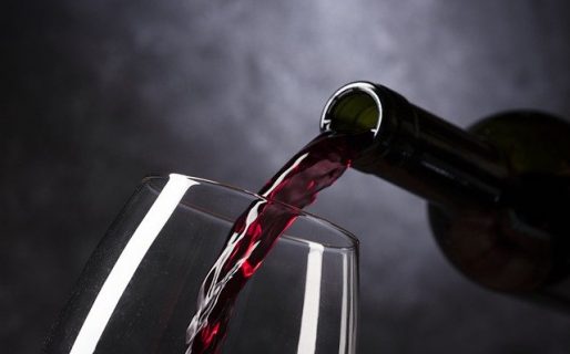 Revelan que el vino reduce hasta un 17% la infección por covid y la cerveza la incrementa un 28%