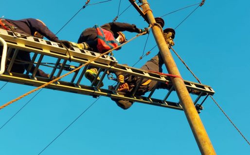 Fue a robar cables sobre ruta 26 y quedó colgado a un poste