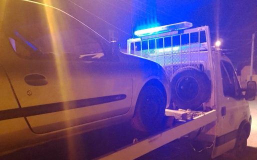 Quedó detenido tras embestir con su auto el automóvil de ex pareja de manera violenta