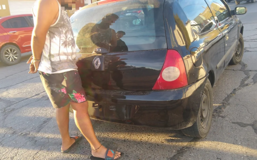 Fue atrapado robando y quiso huir, pero lo alcanzaron porque corría en ojotas