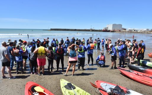 Exitoso encuentro de kayak en la Costanera local