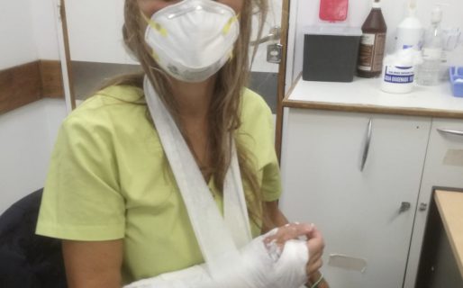 Jóvenes delincuentes atacaron a una médica y un chofer de ambulancia