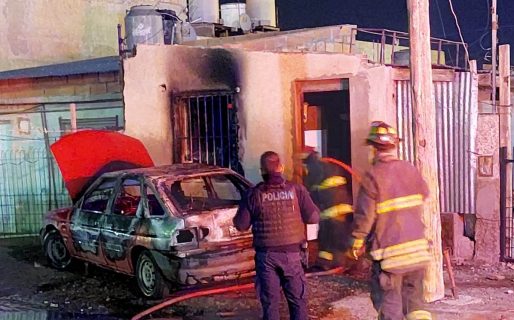 Se incendió un vehículo estacionado en una vivienda del Quirno Costa