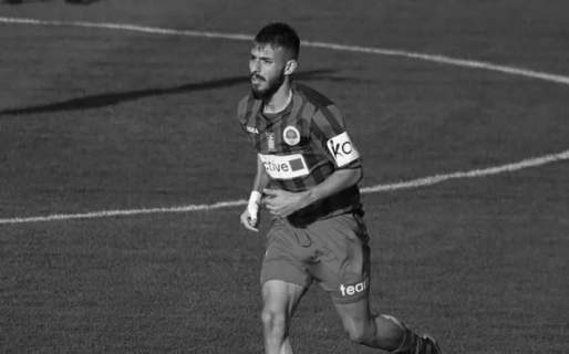 Un futbolista murió de un paro cardíaco en pleno partido