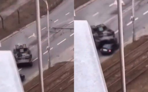 Sin piedad, un tanque ruso aplastó un auto con una persona adentro