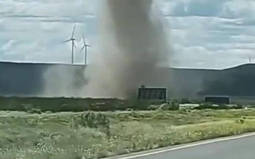 Un tornado puso en alerta a los conductores que transitaban entre Trelew y Madryn