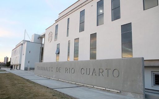 Condenan a padre que no pagó manutención a su hija: no podrá ir a la cancha