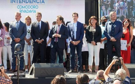 En medio de las internas por el acuerdo con el FMI, Máximo se mostró con “Wado” De Pedro y Massa en Comodoro