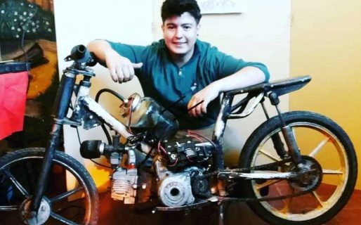 Tiene 18 años y diseñó una moto que funciona con agua salada usando su hidrógeno