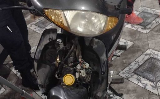 Le robaron una moto y la tenía su vecino en el patio