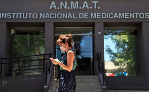 ANMAT prohibió la venta un edulcorante y unos palitos salados: las marcas para no comprar
