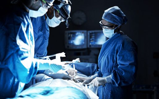 Un cirujano publicó un vídeo de una operación en una discusión en línea sobre consolas