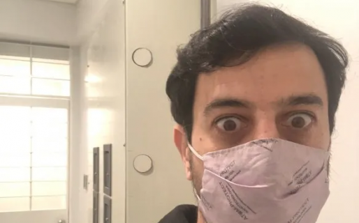 Quedó encerrado en la caja de seguridad de un banco y relató el minuto a minuto en las redes sociales