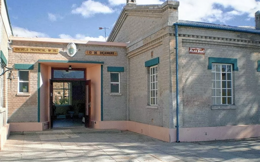 Alumnos de la Escuela Nº 115 de Diadema hace tres años carecen de clases regulares