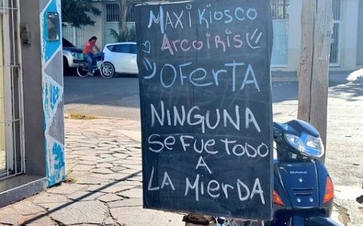 «Oferta, ninguna… Se fue todo a la mier…», el cartel que refleja la suba de precios en Argentina